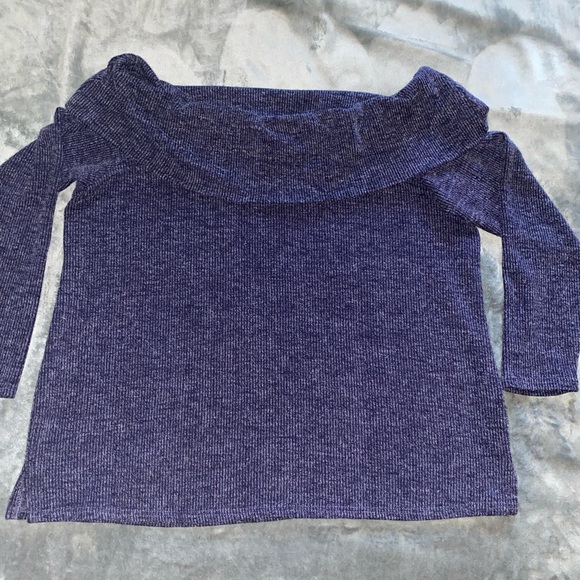 Soft and Comfy of the shoulder Sweater - Picture 1 of 3